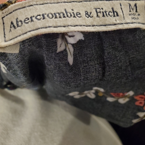 A&F Dark Floral Boho Top w Open Shoulder Sleeves - Picture 6 of 6